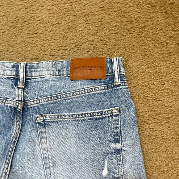 Lucky Brand Light Blue Distressed Ladies  Jeans - Picture 8 of 9